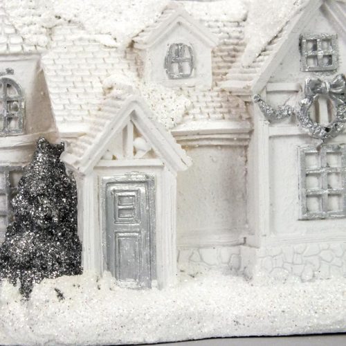 Fehér-ezüstvilágítós házikó közepes