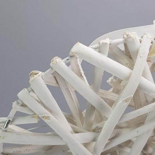 Fehér vessző szív fém vázon 40cm