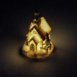 Fehér-ezüst világítós templom kicsi 1db