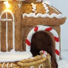 Világítós mézeskalács ház, vonattal