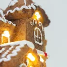 Világítós mézeskalács ház, vonattal