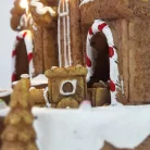 Világítós mézeskalács ház, vonattal