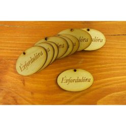   Natúr fa - "Évfordulóra" gravírozott ovál tábla 2,5x4cm 10db/csomag