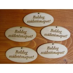   Natúr fa - "Boldog Születésnapot" gravírozott ovál táblák 4x8cm 5db/csomag