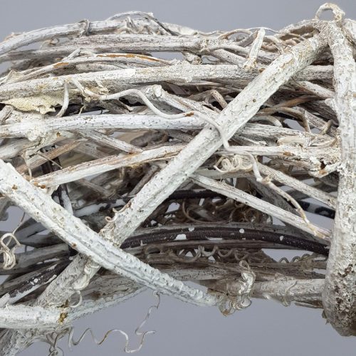 Inda koszorú fém vázon kicsi 24cm