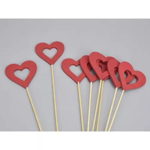 Piros fa lyukas pálcás szívek 8db/csomag