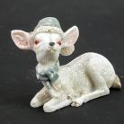 Kerámia glitteres fekvő fehér őzike sapkában 2 féle