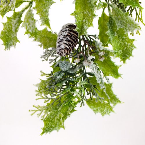 Borostyán lógó dísz tobozzal havas