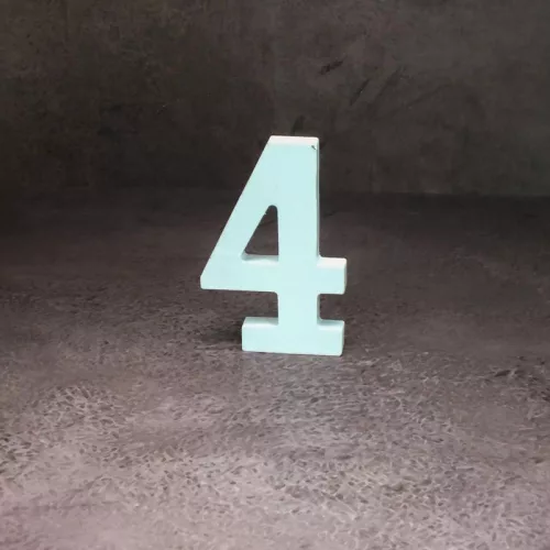 Fa asztalszámok fehér 4-es 1db/csomag