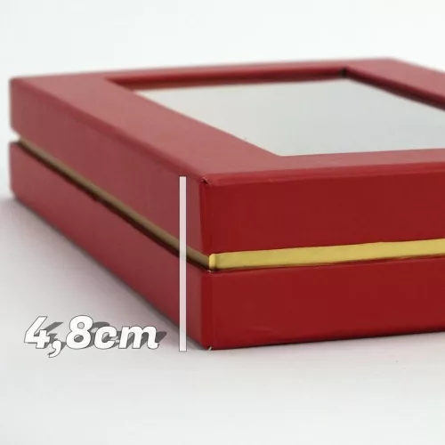 Lapos tégla papírdoboz arany belsővel piros