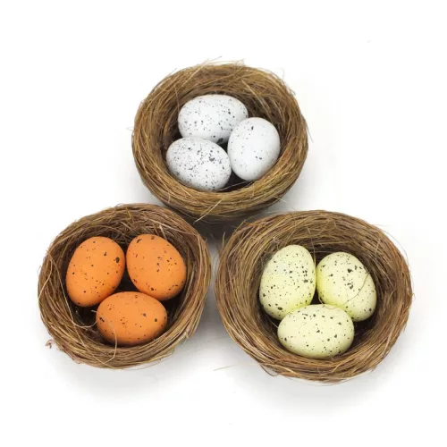 Tojások fészekben fehér-natúr-krém