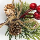 Téli pick- tobozos fenyős bogyós ág