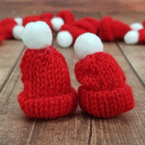 Mini kötött sapka piros 12db/csomag