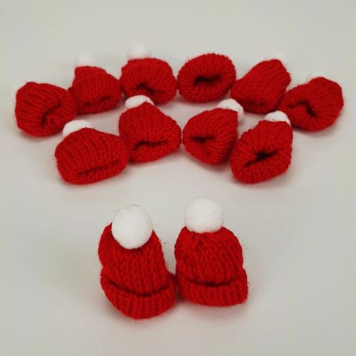 Mini kötött sapka piros 12db/csomag