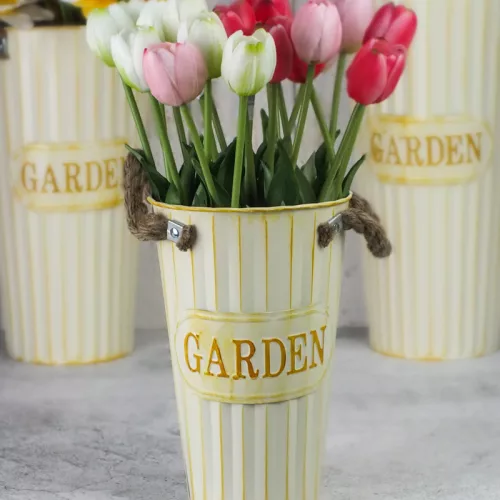 Bordázott bádog váza krém 15x25cm