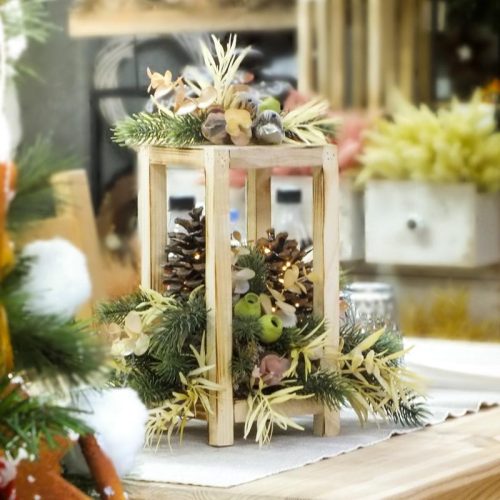 Dekorálható fa lanterna zárt tetővel 15x15x36cm