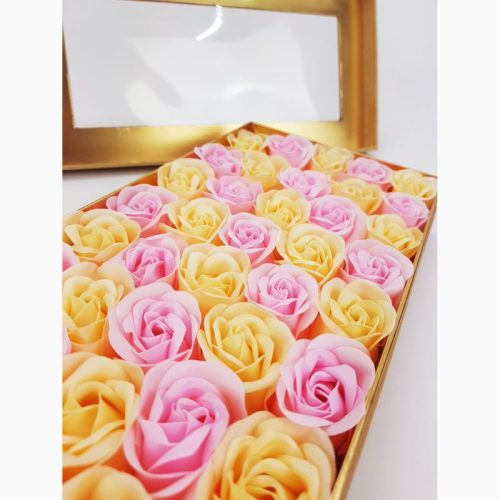 Prémium szappanrózsa szelence átlátszó tetejű natúr dobozban-krém és rózsaszín rózsával