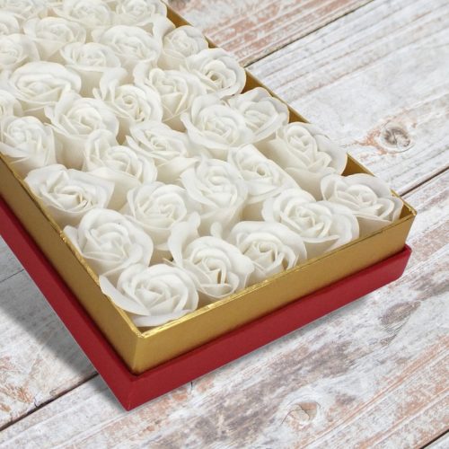 Prémium szappanrózsa szelence átlátszó tetejű piros dobozban - fehér rózsával