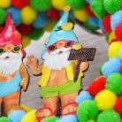 Csináld magad - Zsenília kopogtató, színes nyári manókkal 20cm